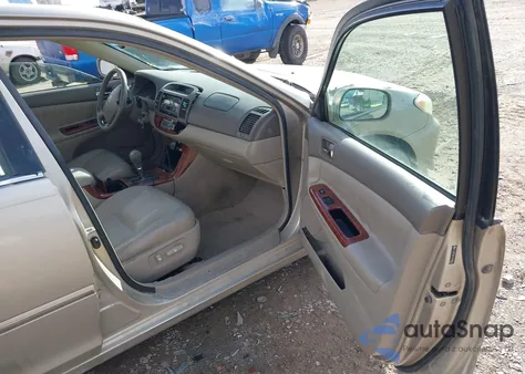 2005 Toyota Camry Xle V6 z USA, uszkodzony, nr VIN 4T1BF30K45U098424